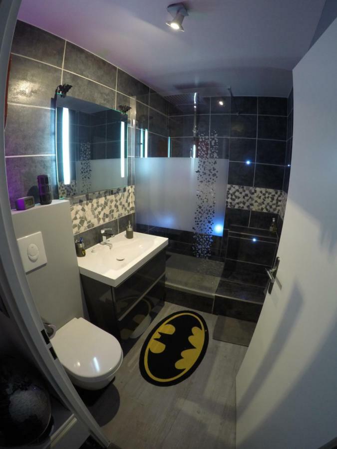 Disneyland-Paris Aux Portes De La Batcave 布西圣乔治 外观 照片